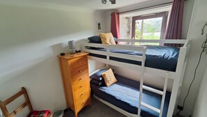 4 soverom, strykejern/-brett, wi-fi (inkludert) og sengetøy