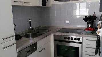 Réfrigérateur, four, plaque de cuisson, lave-vaisselle