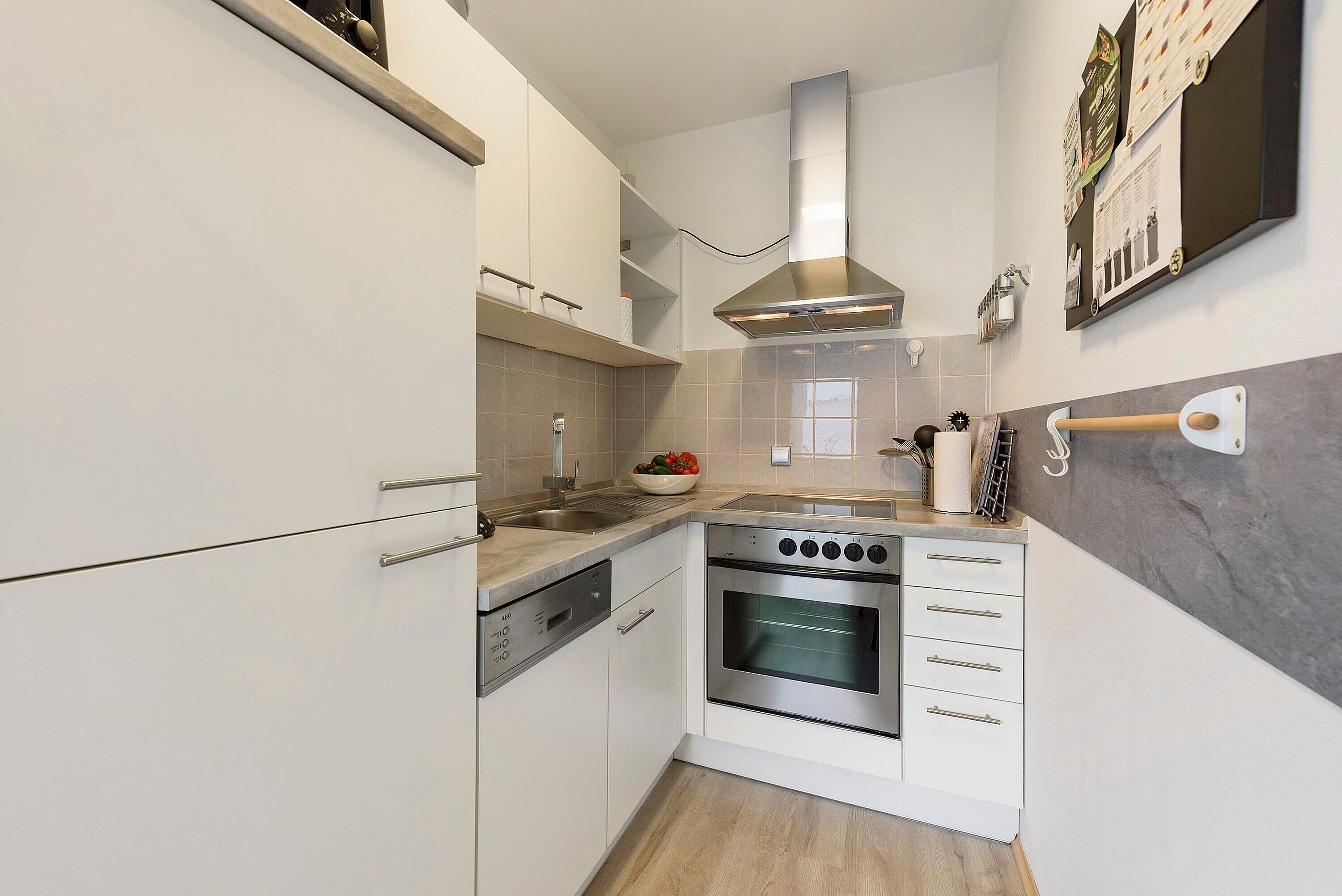 Frigorífico, horno, placa de cocina y lavavajillas