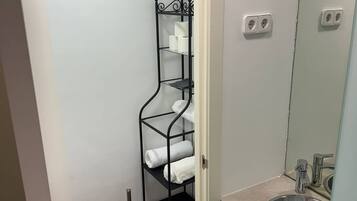 Apartment, 1 Bedroom | Bathroom