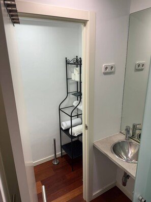 Bathroom - Charming Loft in San Sebastián de los Reyes With Padel Court and Pool (San Sebastian de los Reyes)