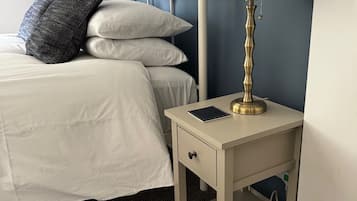 Tweepersoonskamer, en-suite badkamer ( Room Only) | Een strijkplank/strijkijzer, gratis wifi