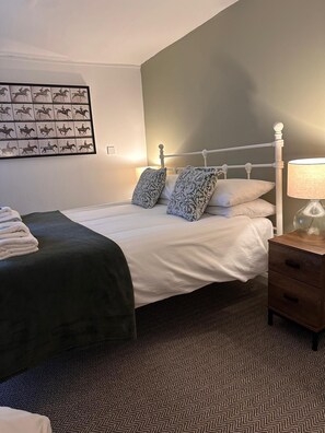 Iron/ironing board, free WiFi - The Green Man (Dunchurch)