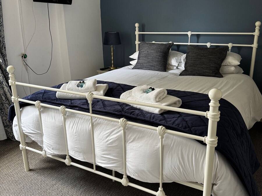 Habitació doble, amb bany privat ( Room Only) | Planxa i posts de planxar i wifi gratuïta