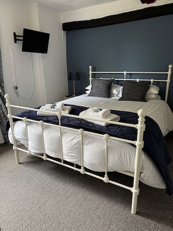 Double Room, Ensuite ( Room Only). The Green Man