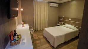 1 quarto, Wi-Fi de cortesia, roupa de cama