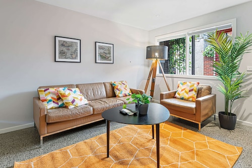 Convenient Bayside Living at the Edge of the City