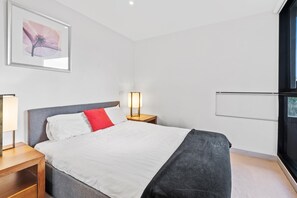 1 chambre, fer et planche à repasser, draps fournis