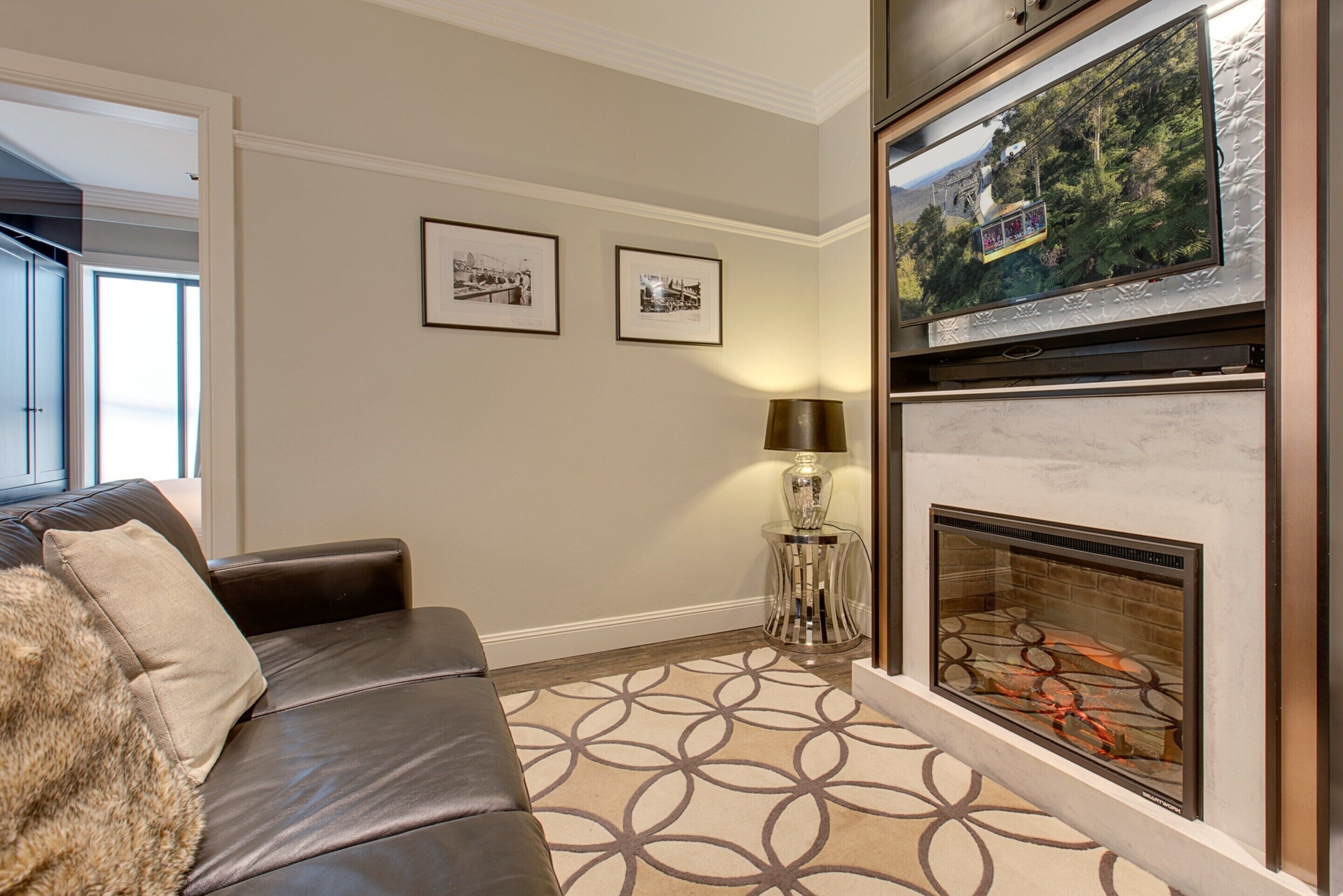 Apartment | Living room | Fireplace