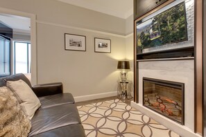 Căn hộ | Phòng khách | Lò sưởi 