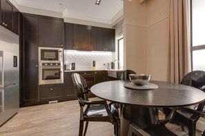 Apartment | Dining - Explore the Blue Mountains on Foot (Katoomba)