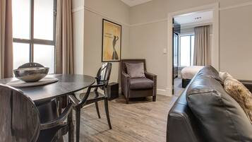 Apartment | Living room | Fireplace