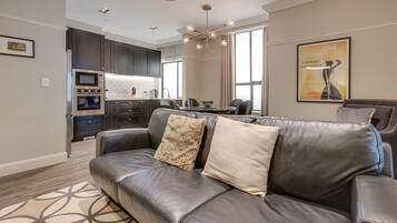 Apartment | Living room | Fireplace