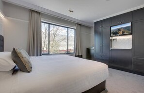 Căn hộ | 2 phòng ngủ, khu vực làm việc phù hợp cho laptop 