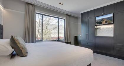 Explore the Blue Mountains on Foot