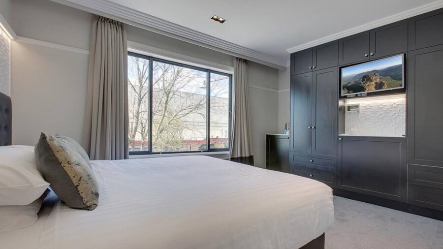 Explore the Blue Mountains on Foot