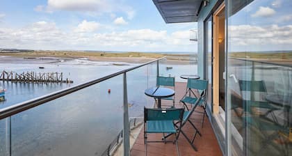 Host & Stay | Becalmed