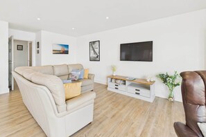 Televisión y oficina 