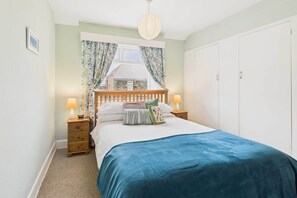 3 bedrooms, iron/ironing board, WiFi, bed sheets - Host & Stay | Highgarth (Seahouses)