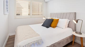 Apartment | 2 bedrooms, iron/ironing board, bed sheets