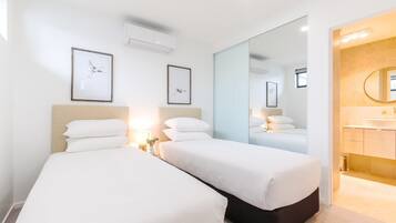 Apartment | 2 bedrooms, iron/ironing board, bed sheets