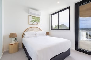 Apartment | 2 bedrooms, iron/ironing board, bed sheets - Oceanside Apartment With Bay Views (Batemans Bay)
