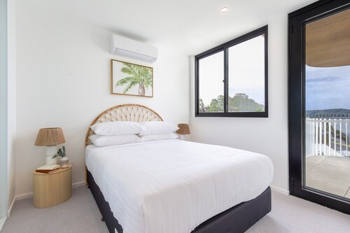 Oceanside Apartment With Bay Views