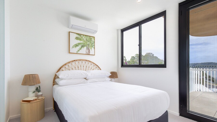 Oceanside Apartment With Bay Views