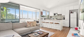 Luxury 2-bed With Ocean Views and Garden