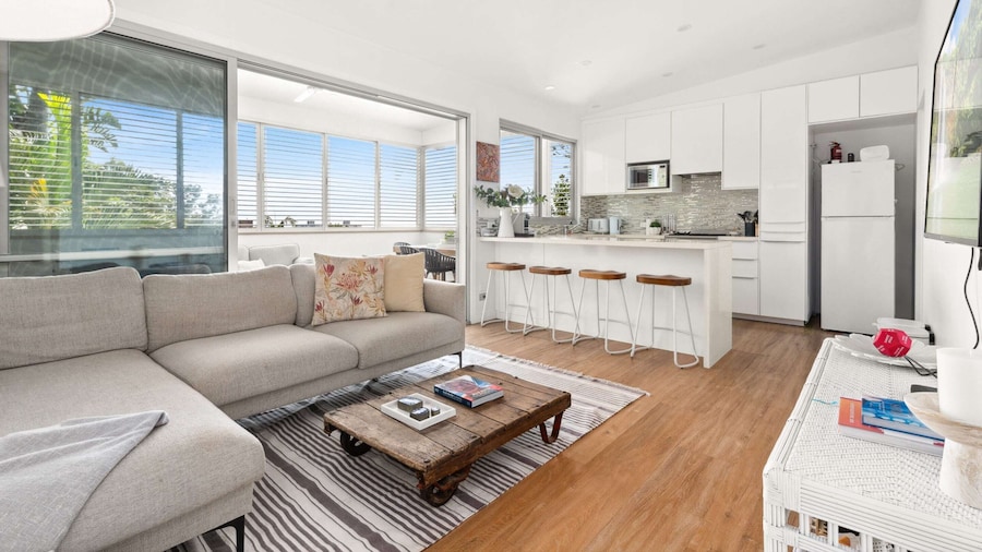 Luxury 2-bed With Ocean Views and Garden
