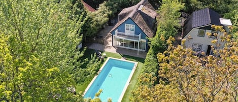 Villa | Alberca | Alberca techada y alberca al aire libre