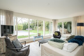 Villa | Living room - Lovely 4-person Villa With Private Pool (De Koog)