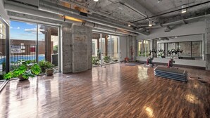 Unclassified image, 3 of 35, button - Industrial Loft - Sleeps 10 - FREE Valet (Dallas)
