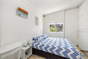 3 bedrooms, iron/ironing board, bed sheets