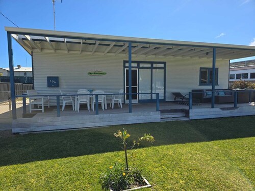 Lano Beach Shack – Pet-Friendly Coastal Escape in Lancelin