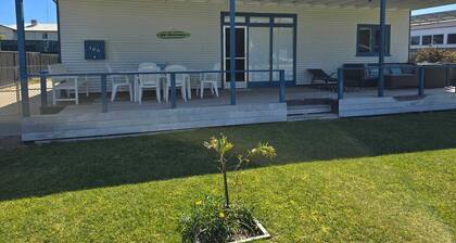 Lano Beach Shack – Pet-Friendly Coastal Escape in Lancelin