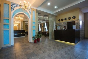Lobby - Shah Palace Hotel (Bishkek)