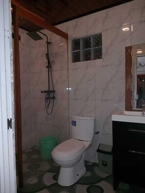 Family Suite | Bathroom