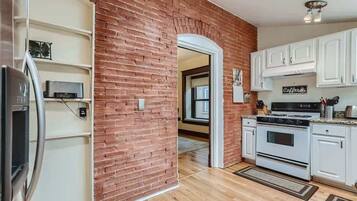 雪櫃、微波爐、焗爐、爐具