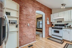 冰箱、微波炉、烤箱、炉灶