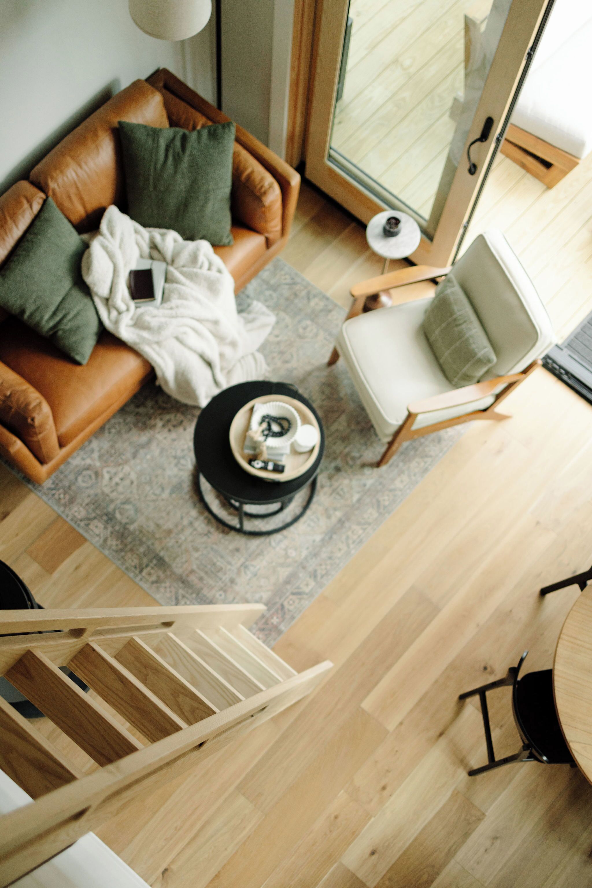 Smart TV, books, stereo