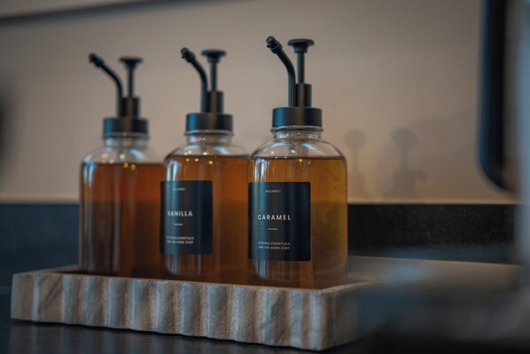 Umweltfreundliche Kosmetikartikel, Haartrockner, Handtücher, Seife