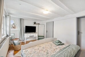 2 bedrooms, WiFi, bed sheets