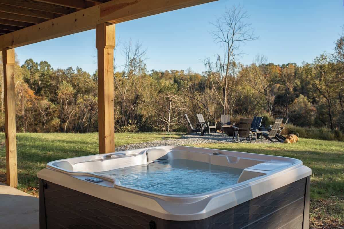 Outdoor spa tub