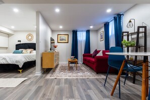 1 bedroom, desk, free WiFi, bed sheets - Brand New Apartment|East Galt|5mins>Downtown|Wi-fi (Cambridge)