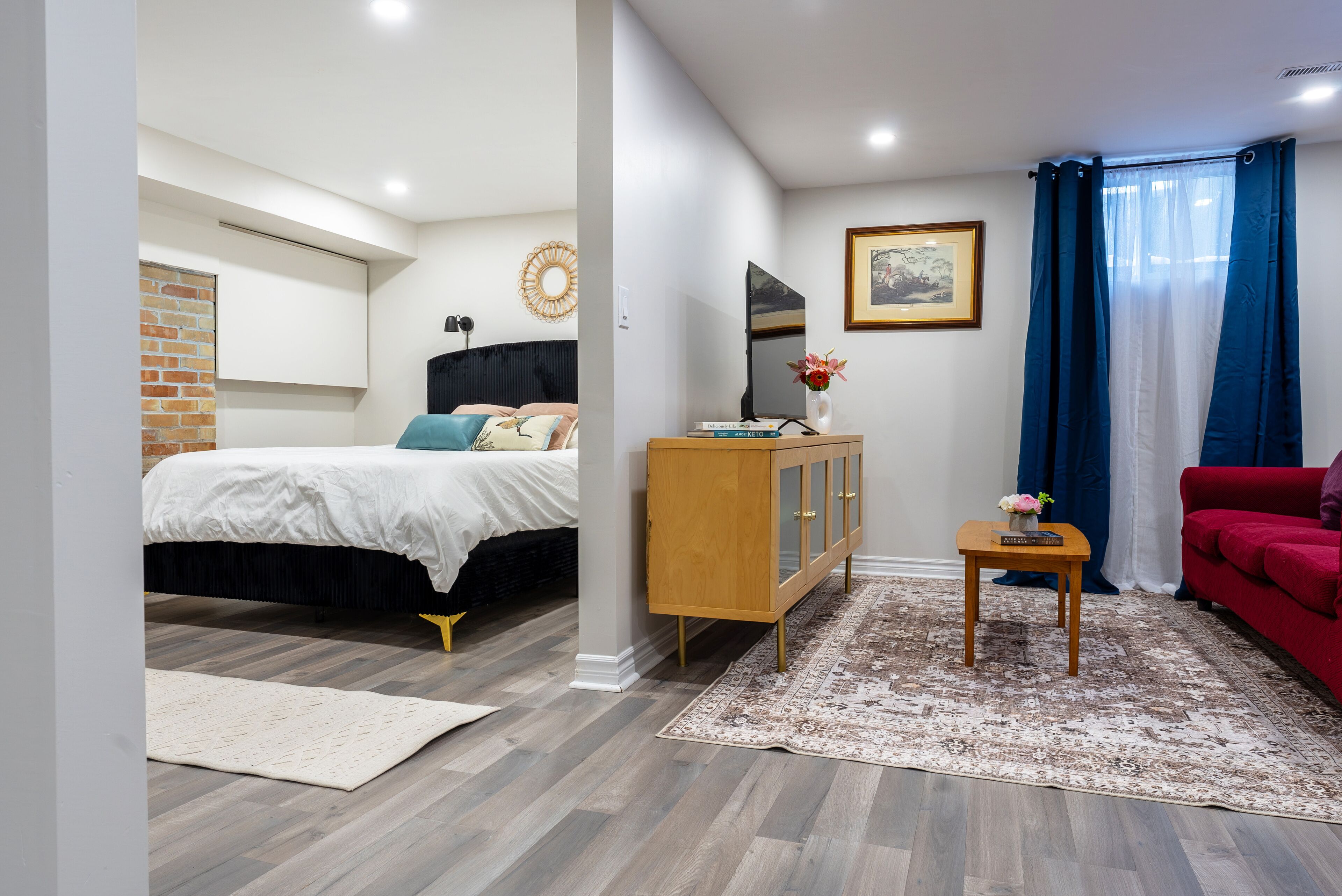 1 室のベッドルーム、デスク、WiFi (無料)、ベッドシーツ