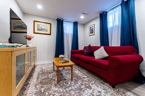 Smart TV, books - Brand New Apartment|East Galt|5mins>Downtown|Wi-fi (Cambridge)