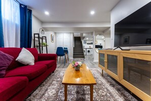 Smart TV, books - Brand New Apartment|East Galt|5mins>Downtown|Wi-fi (Cambridge)