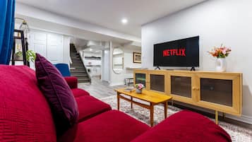 Una Smart TV, libros