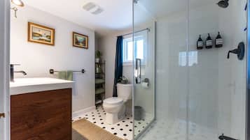 Ducha, bidé, toallas y jabón